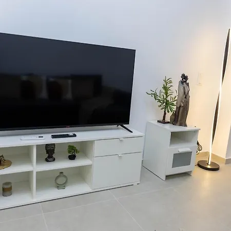 Appartement By The Bars,taverns,ac, Washer Loutráki