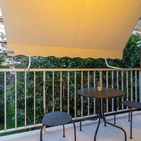 By The Bars,taverns,ac, Washer Appartement