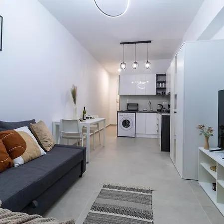 By The Bars,taverns,ac, Washer * Loutráki