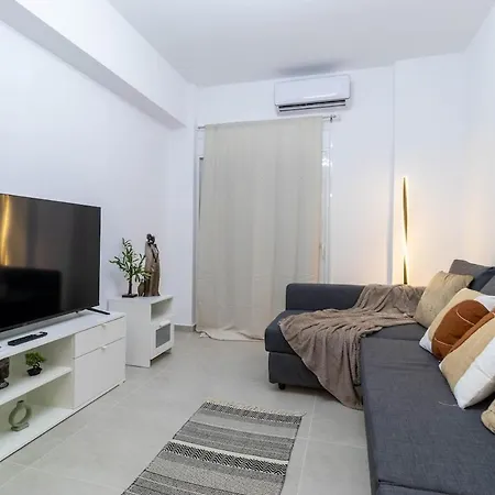 Appartement By The Bars,taverns,ac, Washer Loutráki