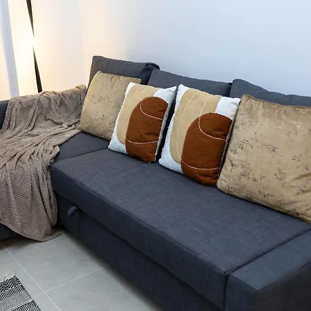 By The Bars,taverns,ac, Washer Appartement