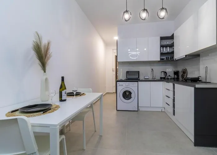 By The Bars,taverns,ac, Washer * Loutráki