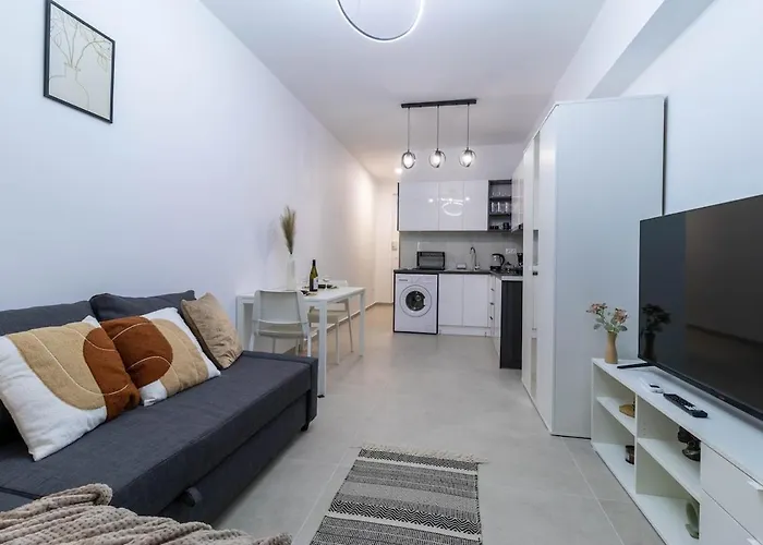 By The Bars,taverns,ac, Washer * לוטראקי