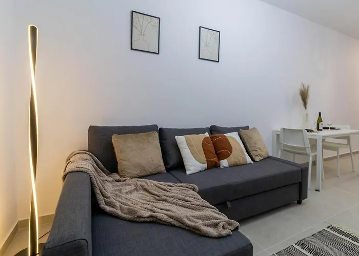 By The Bars,taverns,ac, Washer Appartamento Loutráki