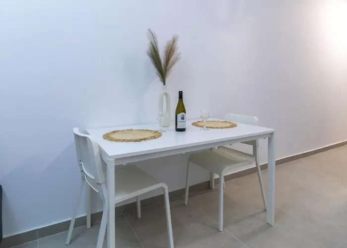 By The Bars,taverns,ac, Washer Appartamento *