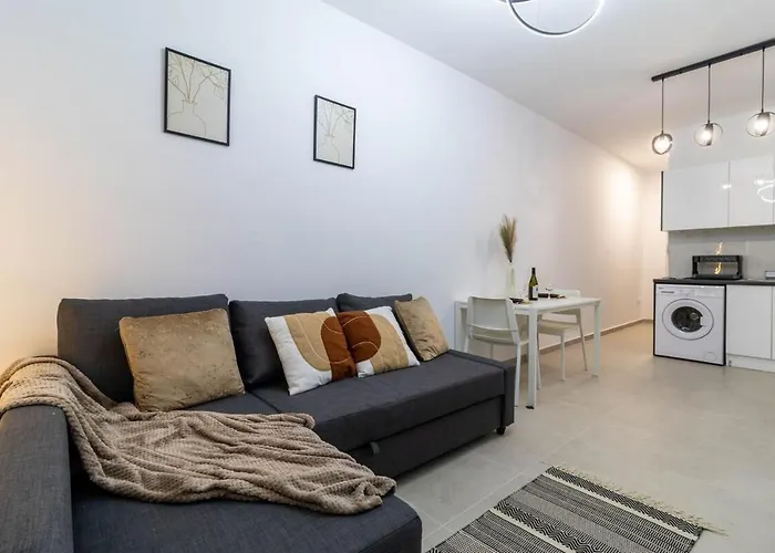 By The Bars,taverns,ac, Washer * Loutráki