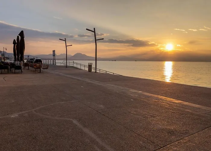 By The Bars,taverns,ac, Washer דירה לוטראקי